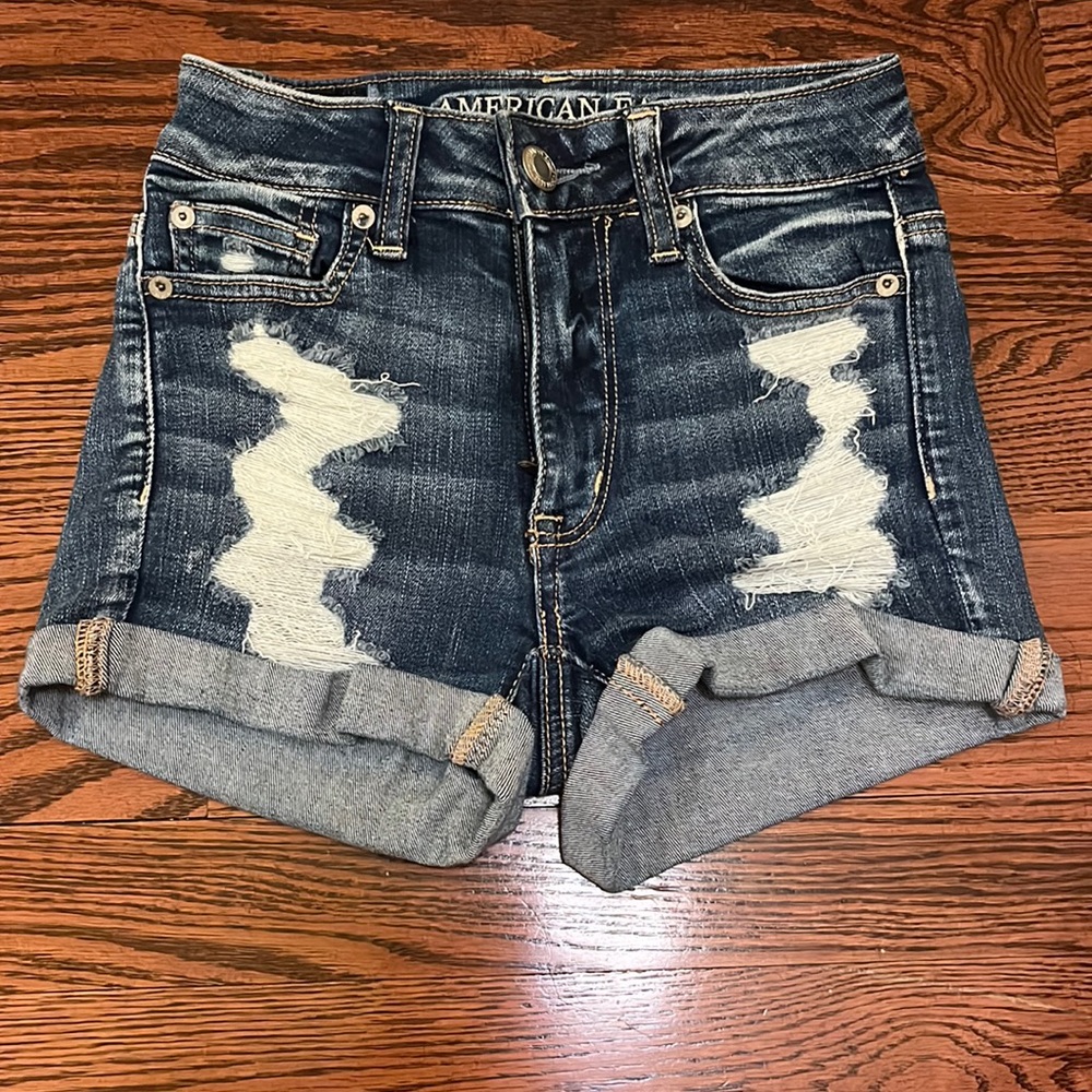 American Eagle women’s size 00 medium wash, high waisted, distressed jean shorts